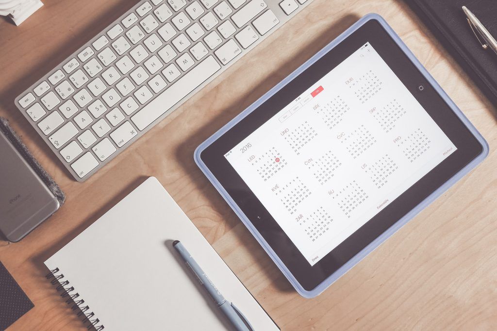 apple-1867752_1920 Calendar Call?
